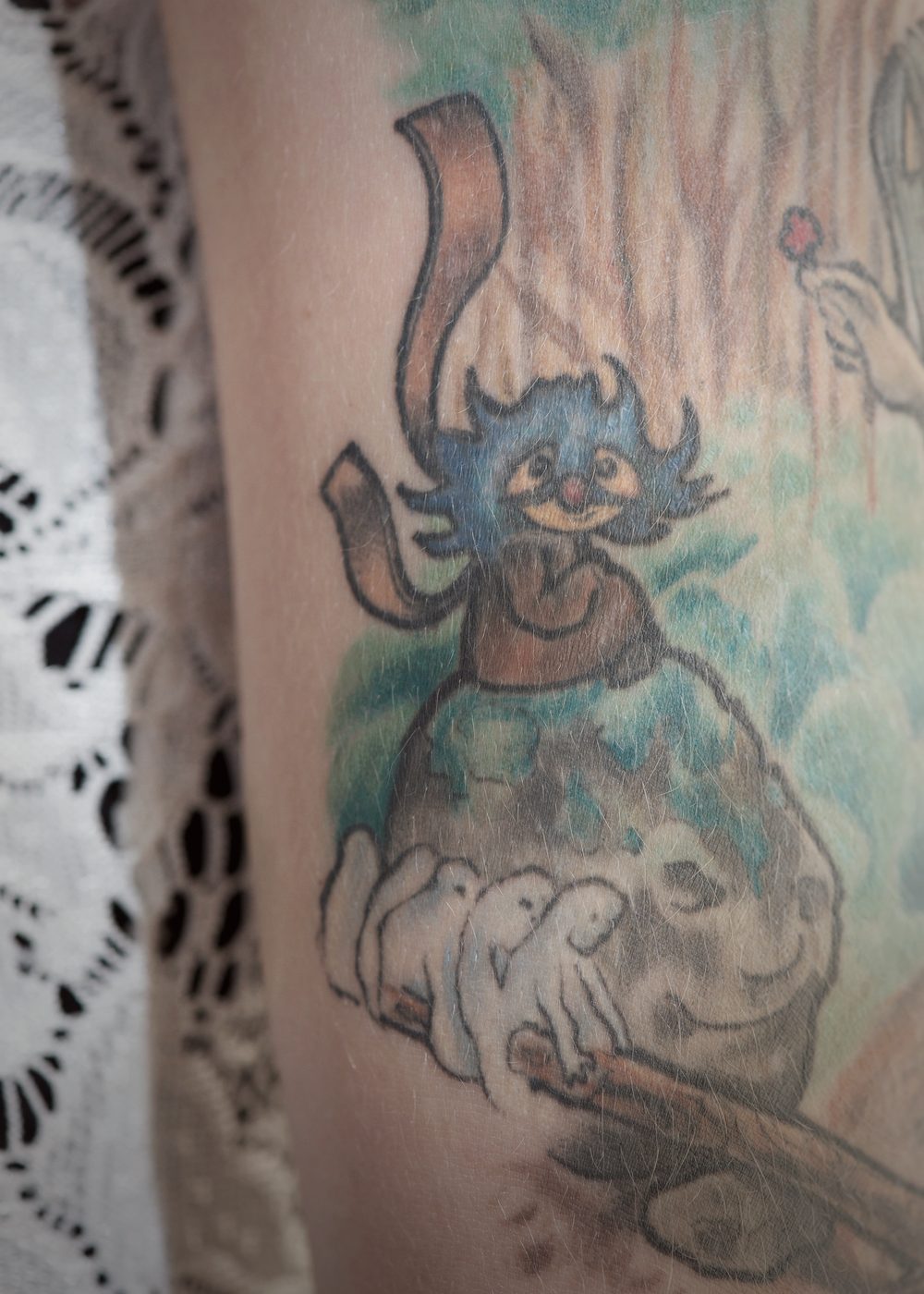 Tatuaje de color en una mu&ntilde;eca
